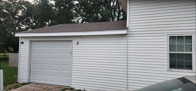 Photo - 905 N Somonauk Rd