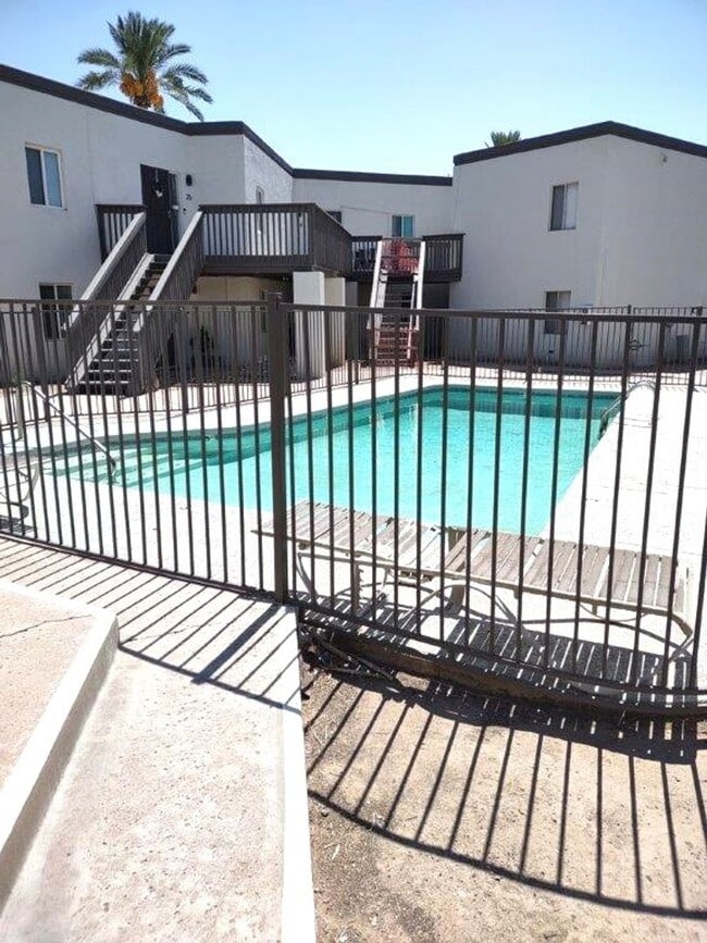 Building Photo - LOS BLANCOS-ALL UTILITES INCLUDED!!