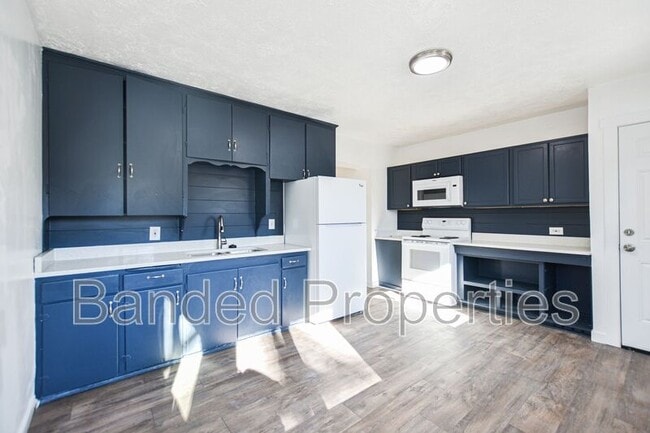 Building Photo - 627 23rd St