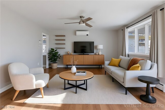 Photo - 728 E 343rd St