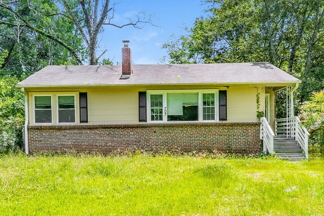 Building Photo - 707 Sunny Ln Dr NE Rental