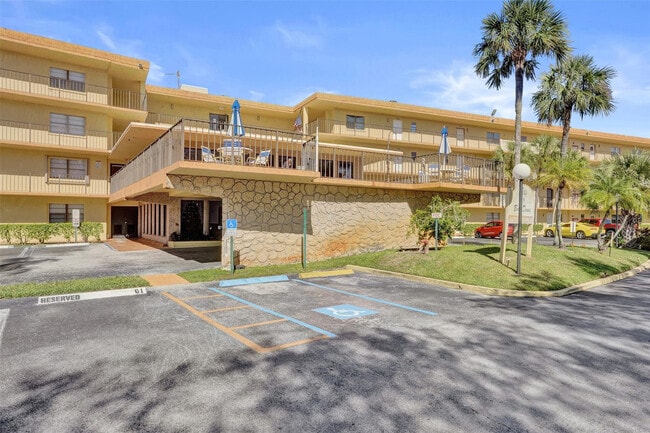 Building Photo - 9273 SW 8th St Unit 117