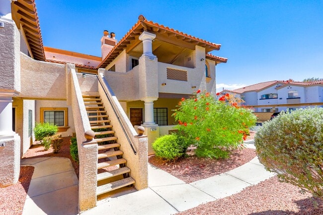 Building Photo - Great 1st Floor 2 Bed Condo Unit B