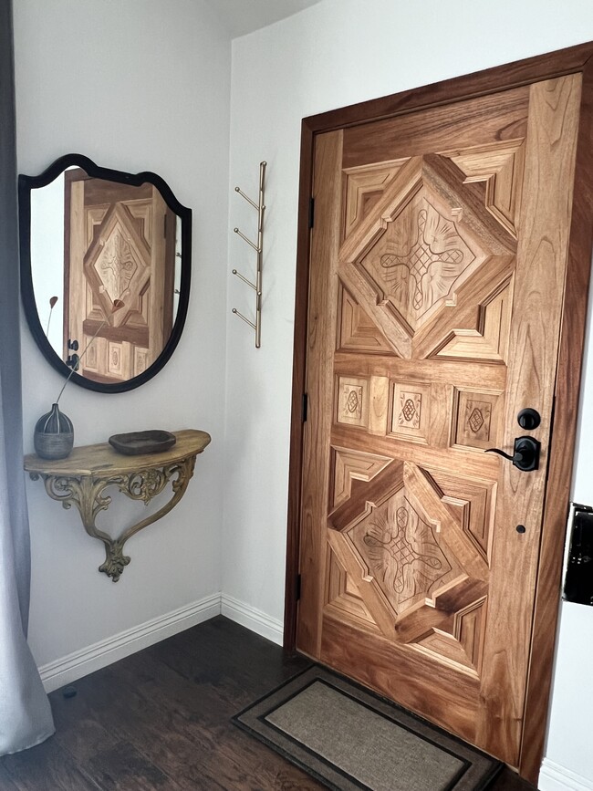 Entry Space - 532 W 40th St