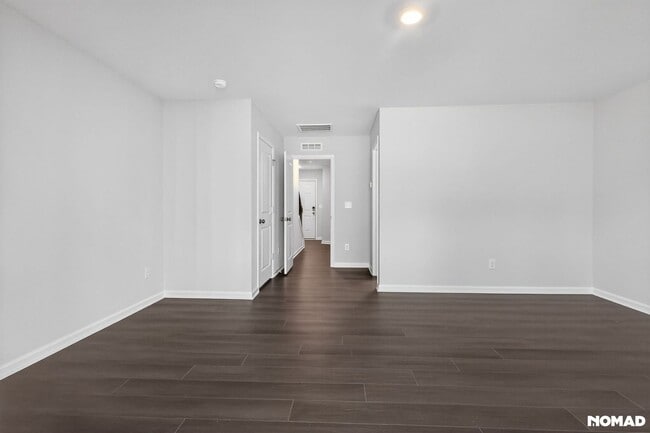 Photo - 516 Light Oak Wy