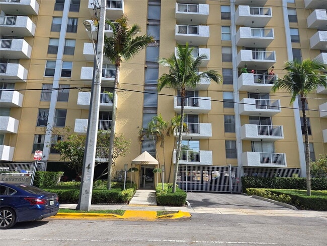 Photo - 2000 NE 135th St Unidad 302