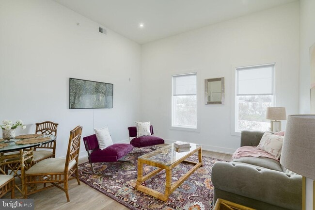 Photo - 5013 Springfield Ave Unidad 402