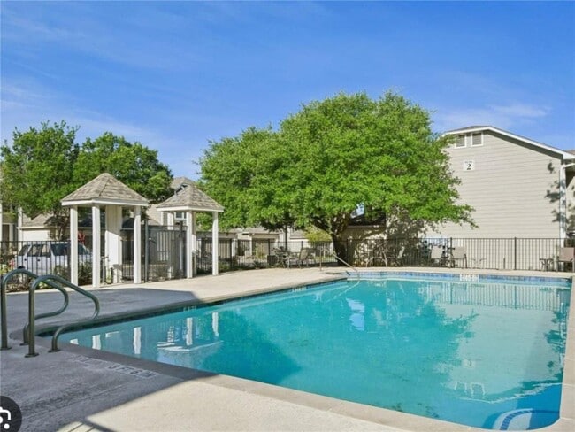 Building Photo - 2632 Century Park Blvd Unit 41