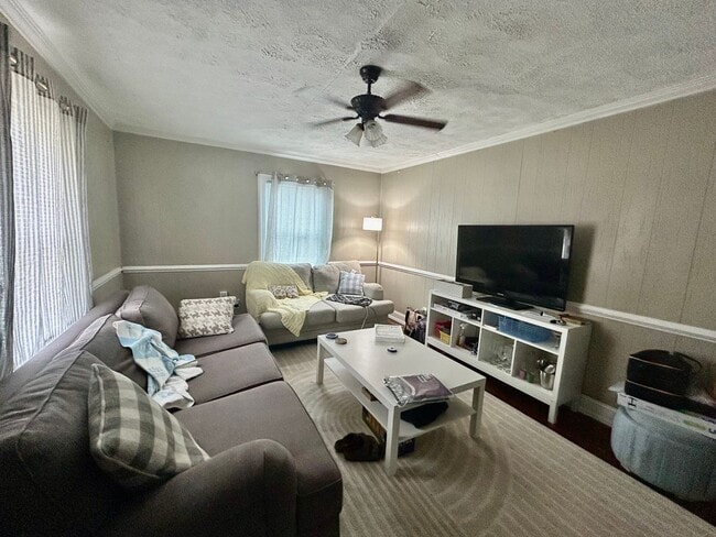 Photo - 647 Golfview Dr