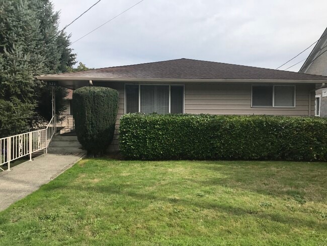 Building Photo - 521 Ave D Unit 1