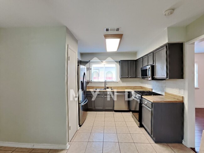 9716 Meadowheath Dr - 9716 Meadowheath Dr House