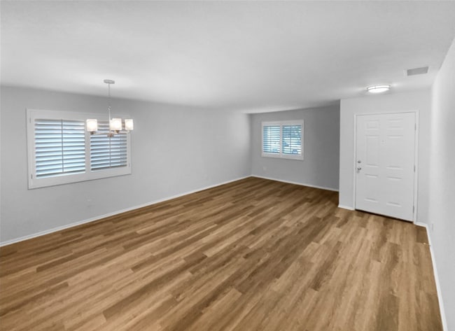 Photo - 758 Hillview St