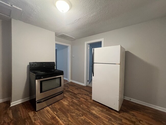 Photo - 618 W Granite Ave