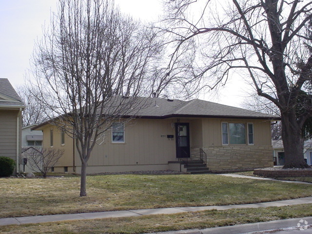 Building Photo - 2004 Austin Ln Rental