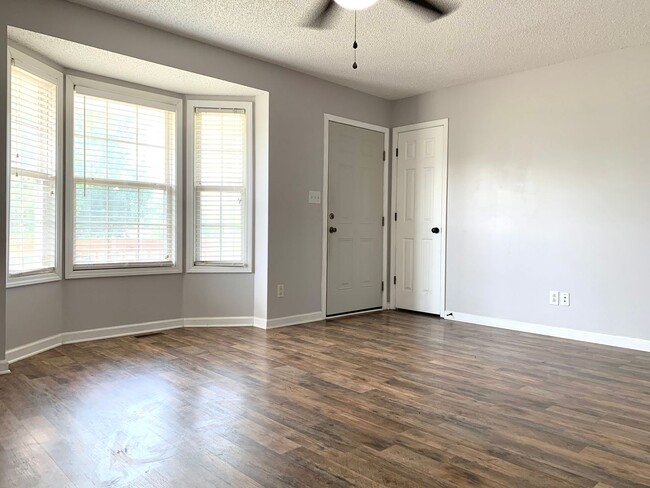 Photo - 1013 Mile High Dr