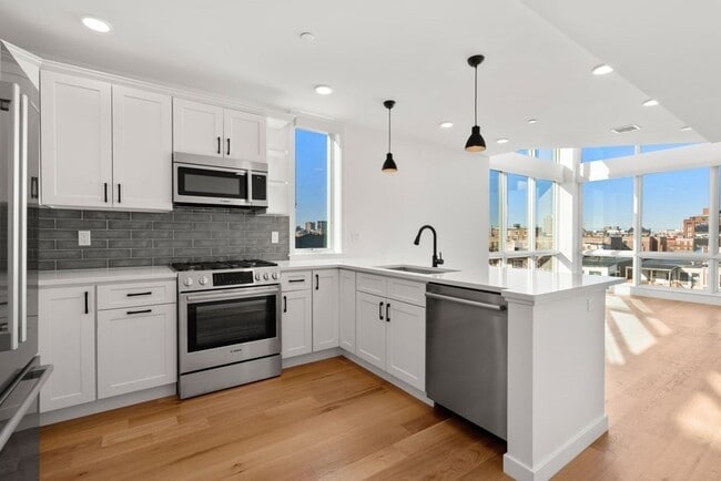 Building Photo - 175 Gove St Unit 5R