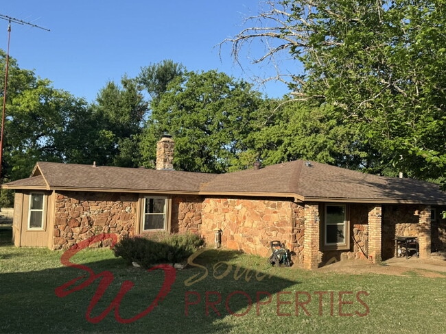 Photo - 2 bedroom 2 bath on a 12 acre paradise!