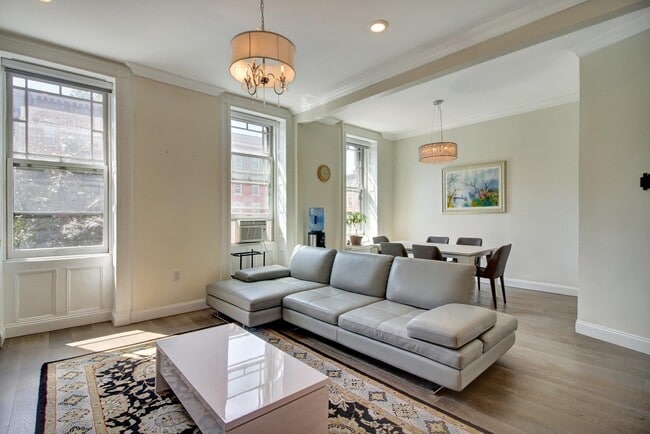 Building Photo - 823 Washington St Unit 2 Rental