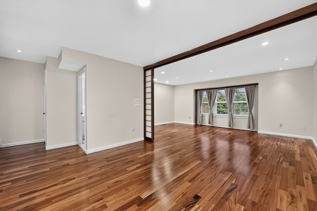 Photo - 10766 Castleton Turn