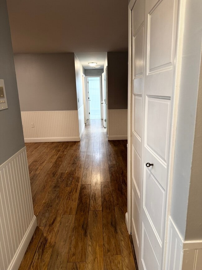 Building Photo - 23 Bullocks Point Ave Unit 4A Rental