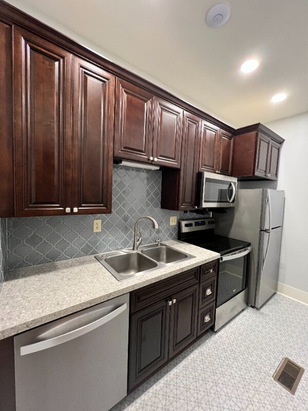 Photo - 516 E 8th St Unit B