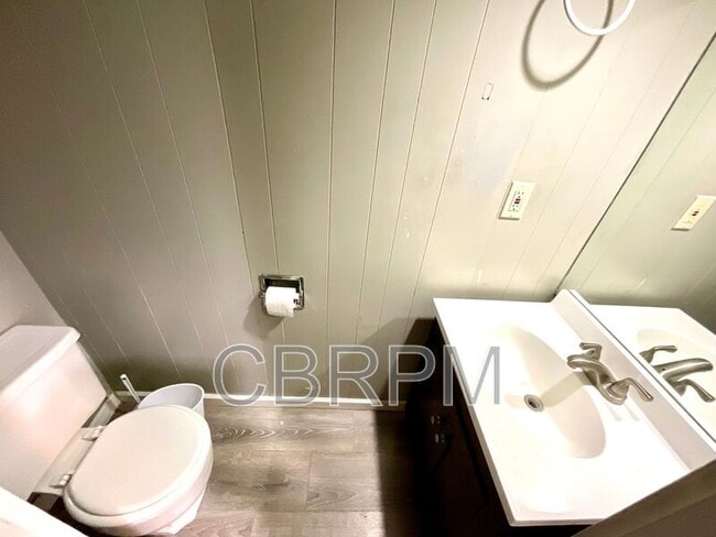 Photo - 2004 30th St