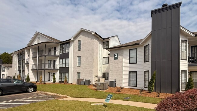 Building Photo - Fully Renovated 3BR/3BA Condo at Harper Fl...