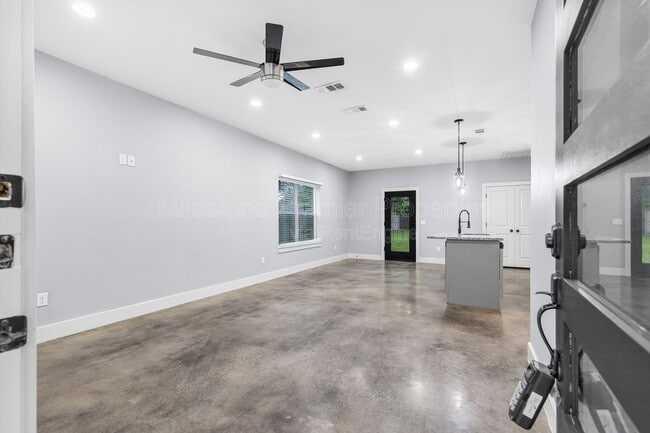 Photo - 604 W Star St
