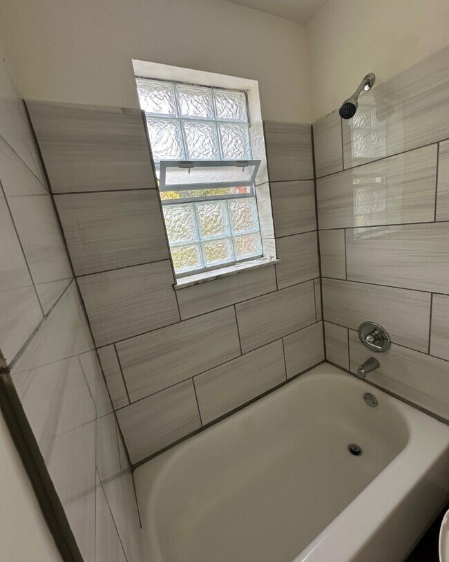 Photo - 7926 Glen Orchard Dr House