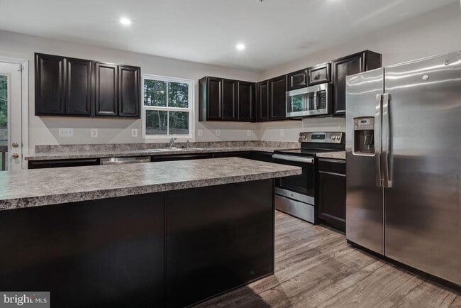 Photo - 32 Tilia Dr