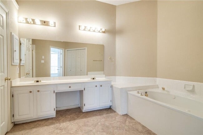 Photo - 11017 Knoxville Ln