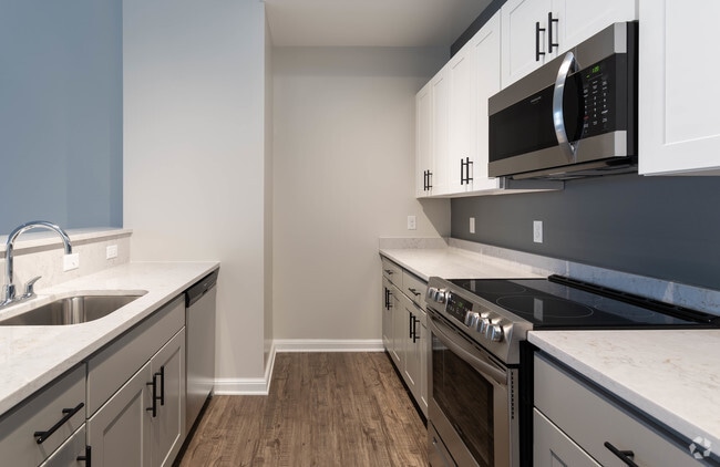 1BR, 1BA - 615 SF