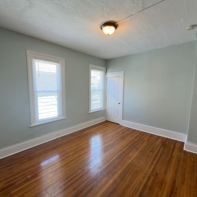 Photo - 1047 Park St SW