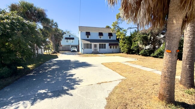 Building Photo - 136 S Peninsula Dr