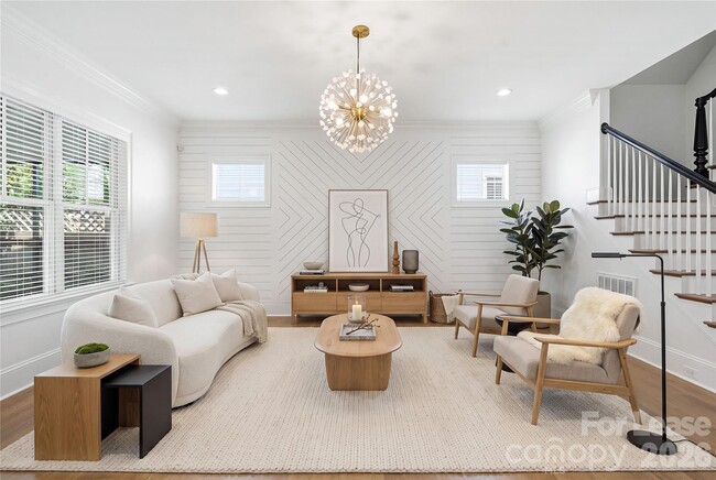 Photo - 404 Iverson Way