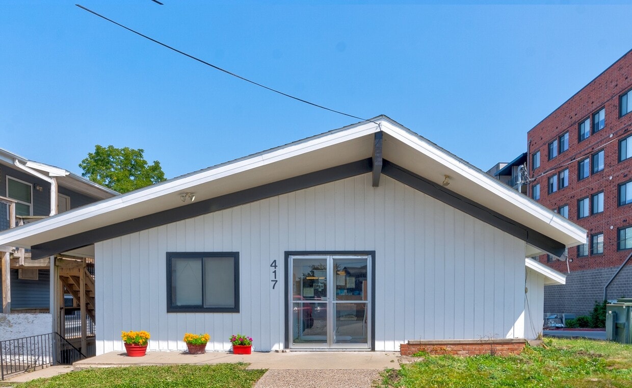 Photo - 417 10th Ave (Coralville, IA)