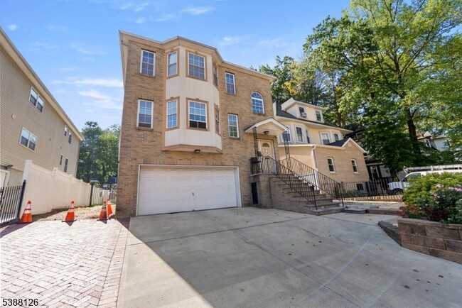 Building Photo - 75 Lenox Ave Unit 1