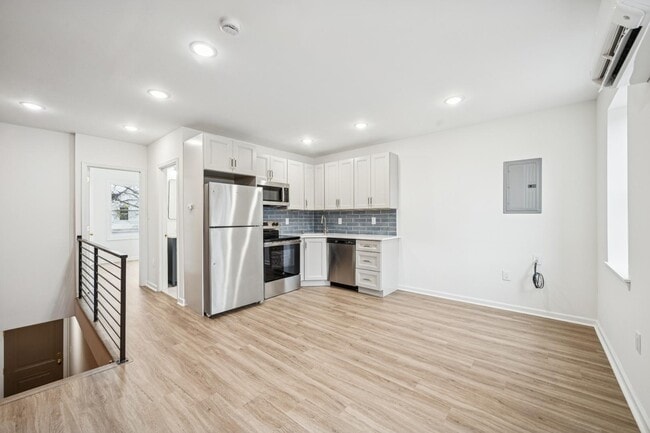 Photo - 2553 S Dewey St