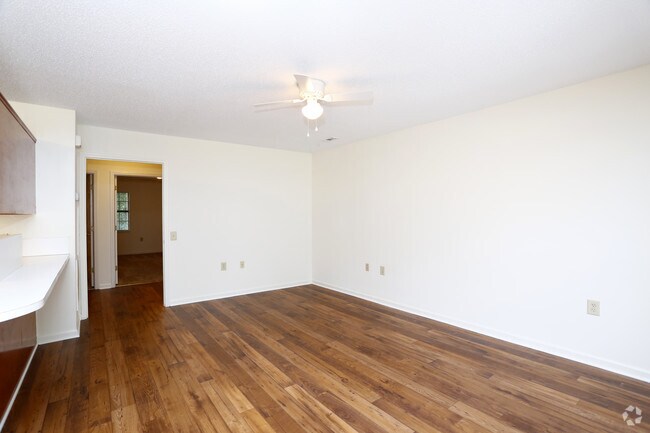 2HAB, 1BA - 900 ft²- Sala de estar - Magnolia Trace Townhomes