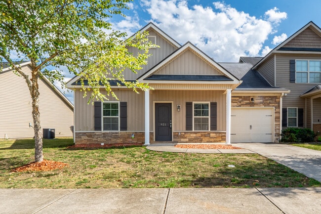 Building Photo - 921 Erika Ln