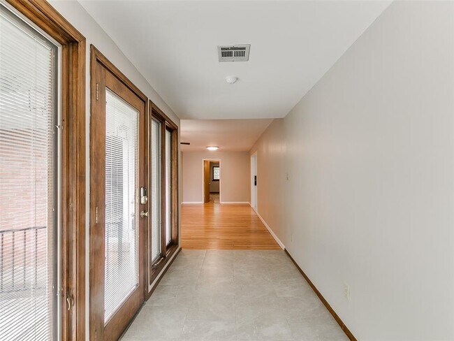 Photo - 1214 Cruce St