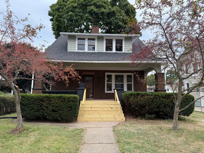 Building Photo - 420 6th St NE Rental