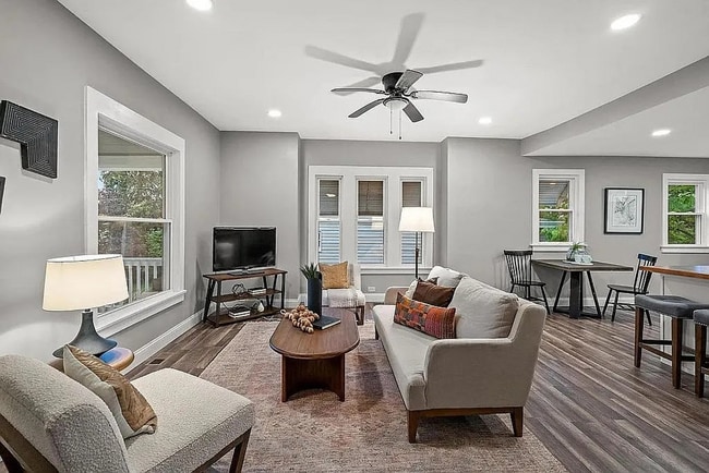 Photo - Gorgeous 4 or 5 bed 3.5 Bath in Madisonvil...