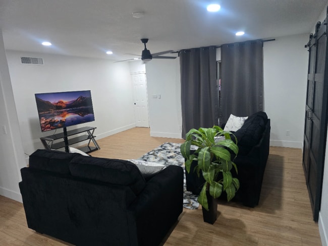 Building Photo - 4415 W Carol Ave