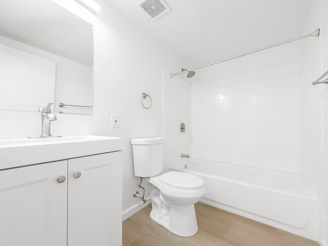 Photo - Bristol Gardens Apartments