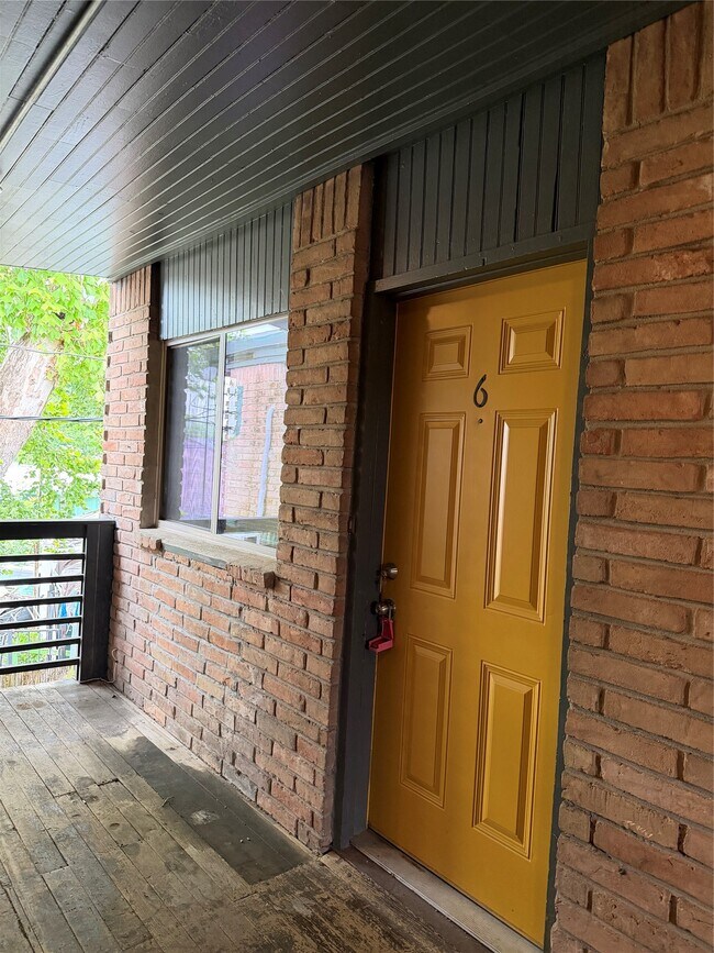 Photo - 4811 Oakland St Unit 6