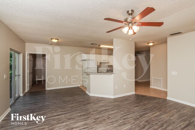 Photo - 1155 Schumann Dr
