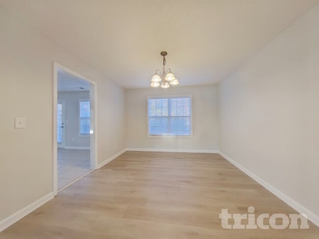 Photo - 15 Stable Ln