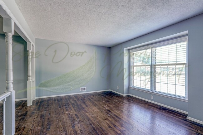 Photo - LOTS OF NATURAL SUNLIGHT!!!