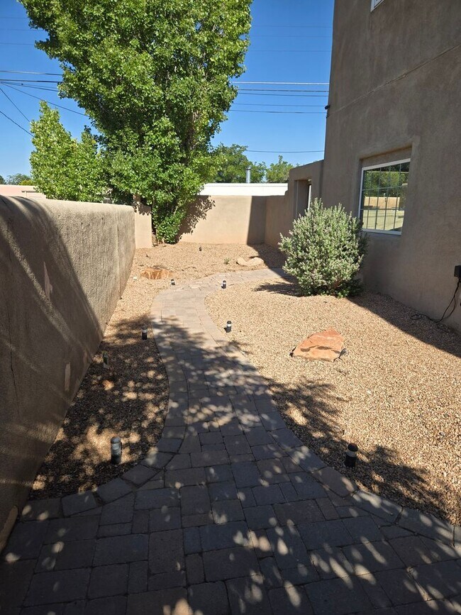 Photo - Remodeled 2 Bedroom 1 Bath 1 Car Garage with private courtyard in Nob Hill